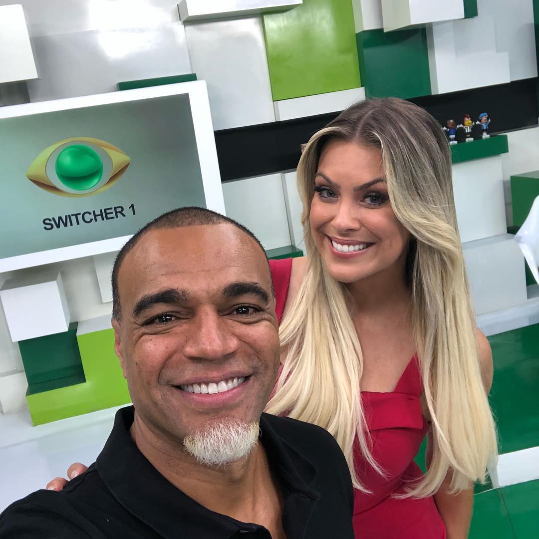 denilsonshow's tweet photo. O pai voltouuuuui hein !!!! @renatabfan vc é especial, obrigado pelo programa de hoje. Lá se vão alguns anos de trabalho ao seu lado e vamos mais alguns hahahahahah. #cavanhadopenta #band https://t.co/aZ0kbfQvxO