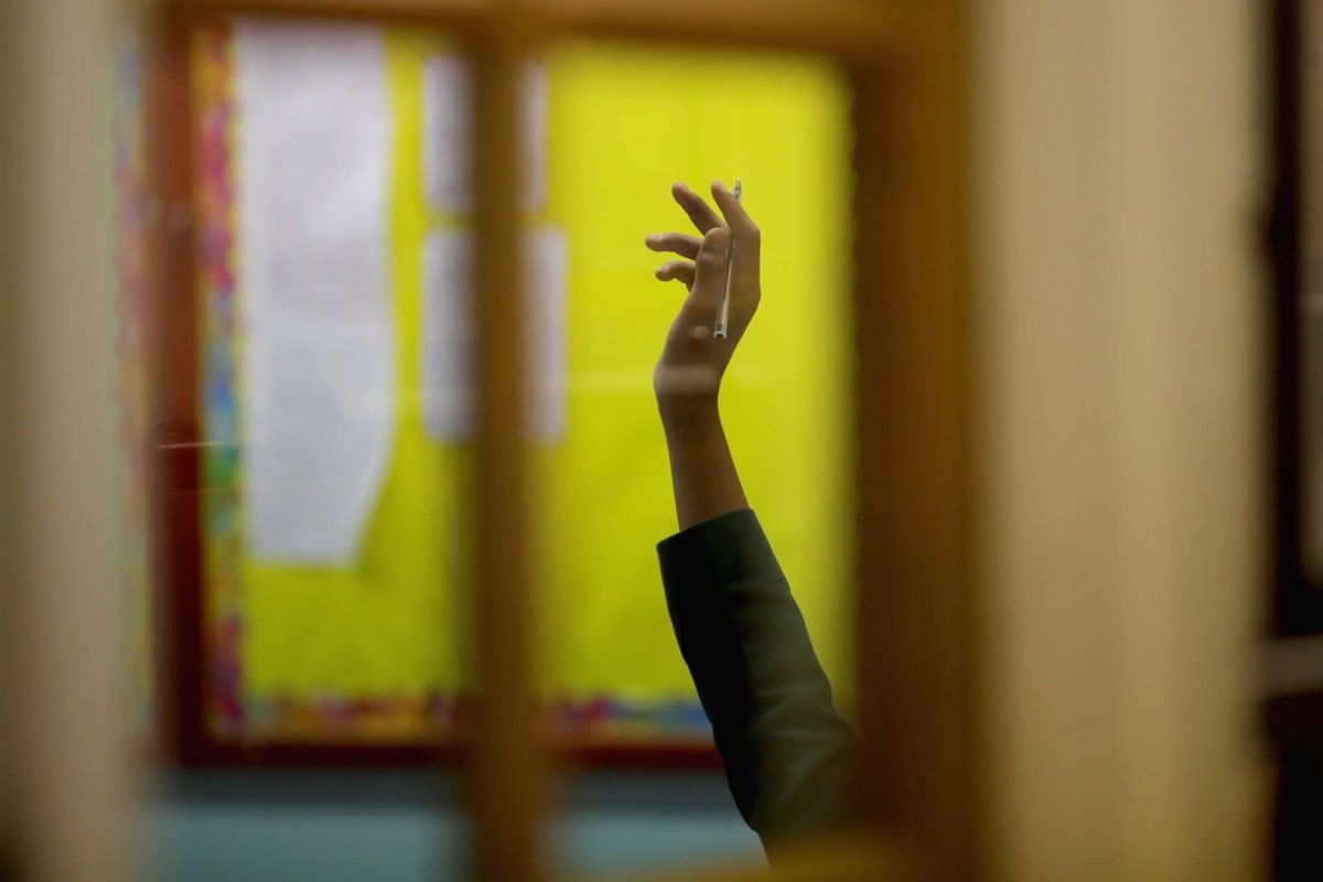 Well here's another great reason (or another 2.6 trillion reasons!) to improve our kids' reading levels: "Improving basic maths and reading skills would boost UK by £2.6trn" buff.ly/2Fv55K0 #education #values #reading #books