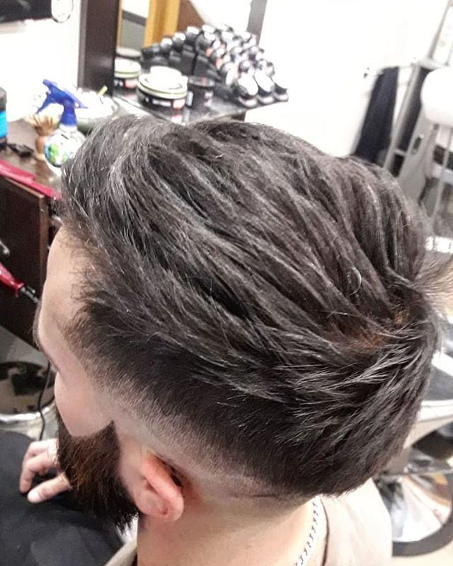 arturopeluquero's tweet photo. Te atreves?💈💈@alexander.capelli te lo prepara #barberiamadrid #cortemasculino #barberlife #madrid #pomade#barbersinctv #spainbarber #nastybarbers #facecut #sharpface #barbershopconnect #showcasebarbers #cortemasculino#beards https://t.co/JPfpuhfUlW