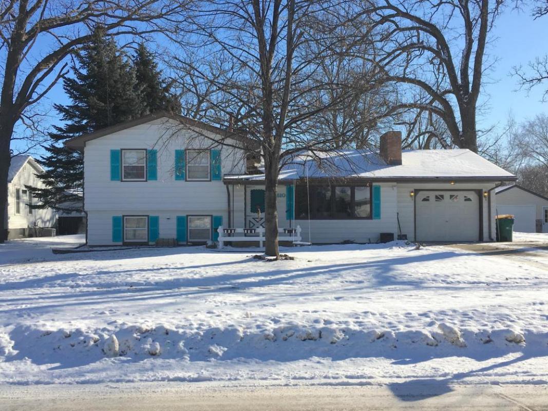 AKJ0794's tweet photo. See a virtual tour of my newest #listing 1610 Lakewood Avenue #AlbertLea #MN  https://t.co/VH0N58O7RN https://t.co/MnkykWS4Yz