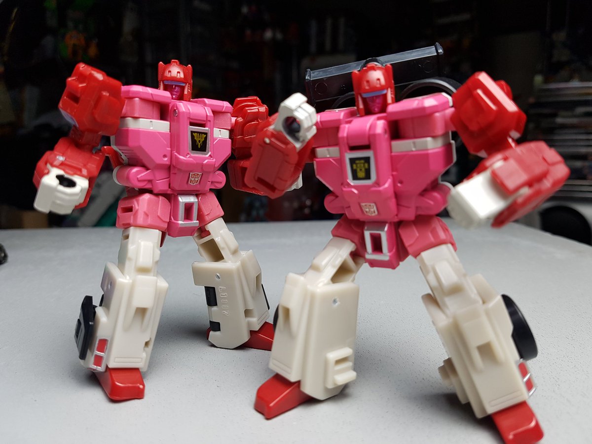 Antronusnexus's tweet photo. First time in hand with the clones & they are rather cute & delightful, nicely poseible & surprisingly solid little guys #transformers #Autobot a #takara #cloudraker #clones https://t.co/cVd5xkJHqU