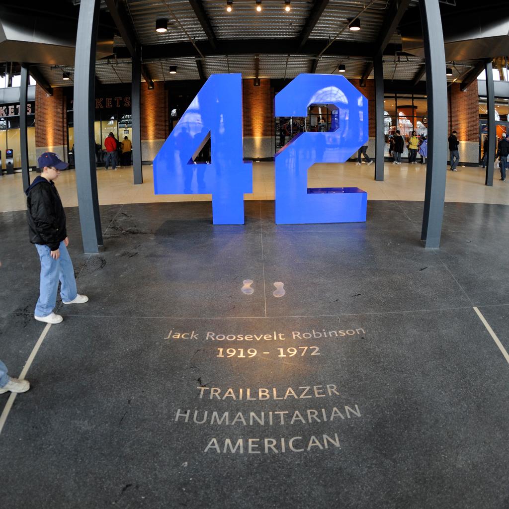 Mets's tweet photo. #OTD in 1919 Jackie Robinson was born. We remember the impact he has had on the game of baseball and the world. https://t.co/U5x6VuTQu4