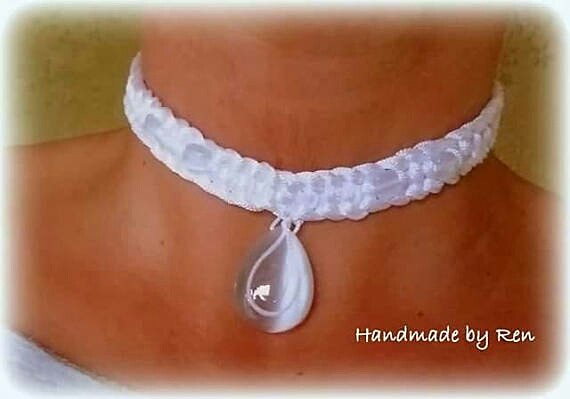 Handmade macrame choker necklace now on etsy.com #handmade #jewelry #jewellery #handmadenecklace #choker #handmadechoker #jewellerydesign #jewelrydesign #design #wedding #weddingjewelry #weddingjewellery #beads #bride
etsy.com/uk/listing/586…