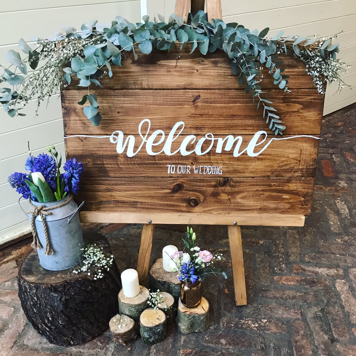 PrettyLittleExt's tweet image. Hello #weddinghour hope you're having a good week!!