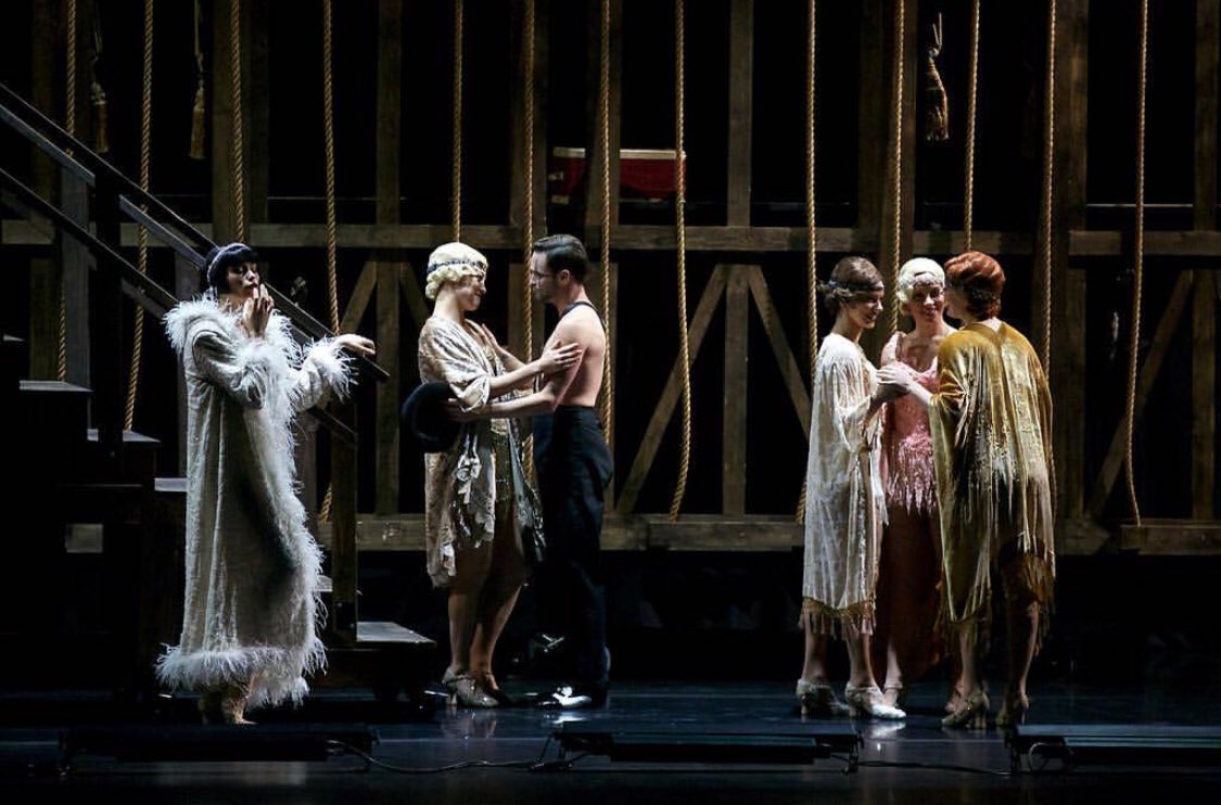 Dance_Undergrnd's tweet photo. Dances with a strong story line can truly benefit dancers! Story lines are easy to follow and help dancers connect with the piece more. #thedanceunderground #tdu #dance #dancer #danceteacher #dancestudio #dancestudioowner #repost #shapingsound #shapingsoundco #concept #storyline https://t.co/73guiRTKGf