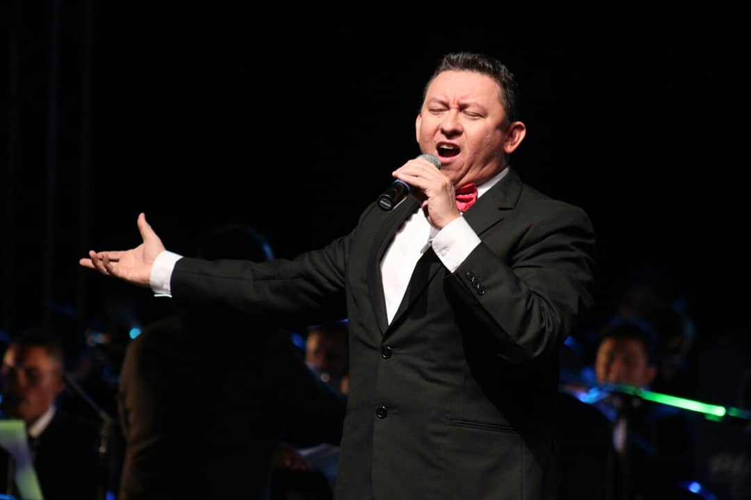 PlatinumOrquest's tweet photo. José Guerrero como parte de los #artistas invitados en el pasado #concierto.
#cantante #cantantes #singer #orquesta #show41 #GVpB https://t.co/c2zoj86GTD