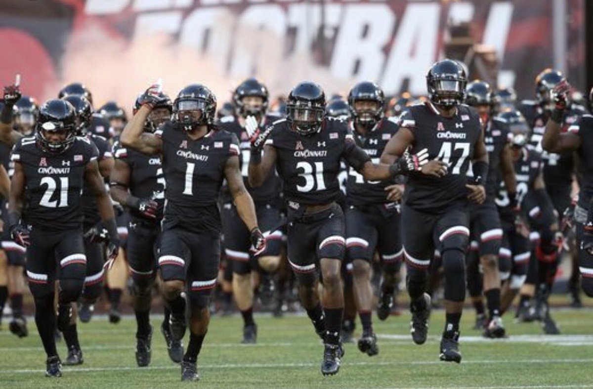 richmill3r's tweet photo. VERY excited to announce another offer from the University of Cincinnati #GoBearcats #CinCityPride https://t.co/q5ThD7ip2j