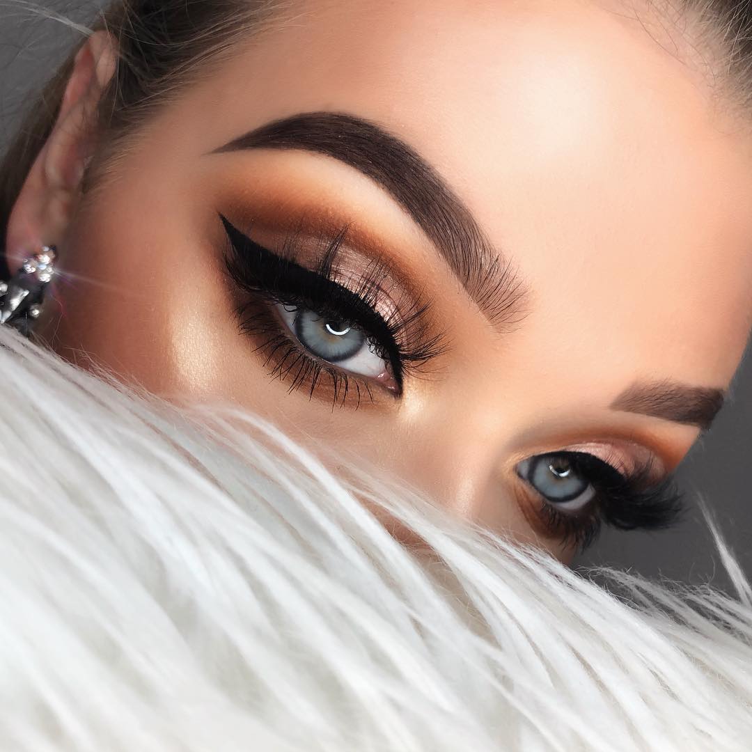 thebalm's tweet photo. 😍 All eyes on @_joanh wearing our #MeetMatteShmaker #Eyeshadow #Palette Available now on https://t.co/MmAHINwyam 💕 #theBalm #WomenEmpowderment #Repost https://t.co/rmc2hV9JAL