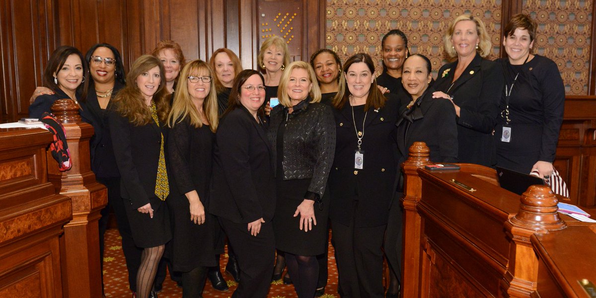 ILSenateGOP's tweet photo. Today we united with the @ILSenDems caucus to make a powerful statement against sexual harassment and assault. #MeToo #twill #ILSENGOP #StateoftheStateIL https://t.co/IkFMHc6PRt