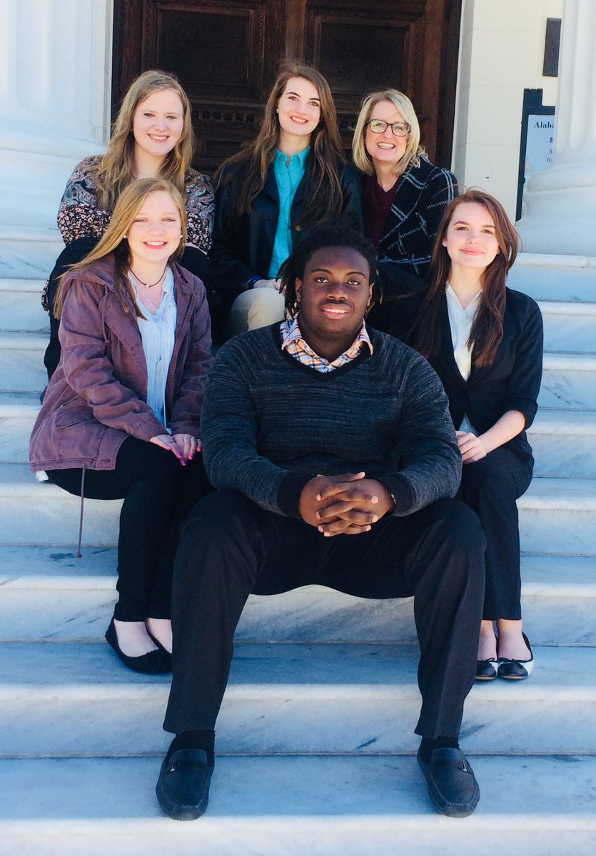 leslierg's tweet photo. MHS FBLA having fun at CTE Day on the Hill! @TCBOE @youngedu @MunfordHigh #alabamacteonthehill2018 https://t.co/6yV6SJ6Uh6