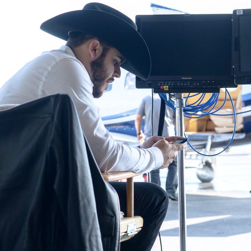 gerardoortiznet's tweet photo. Siempre al pendiente de todos ustedes. 😜📱🤘🏽 https://t.co/OKjhKBXw5X