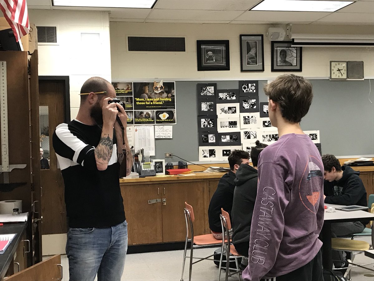 LauraMonahan25's tweet photo. Thanks for opening up your classrooms to our colleagues today, English &amp; Fine Arts teachers!! What a great experience! #divisiontour 📚🎵 📷 ✍️ https://t.co/n0FpzFRxIs