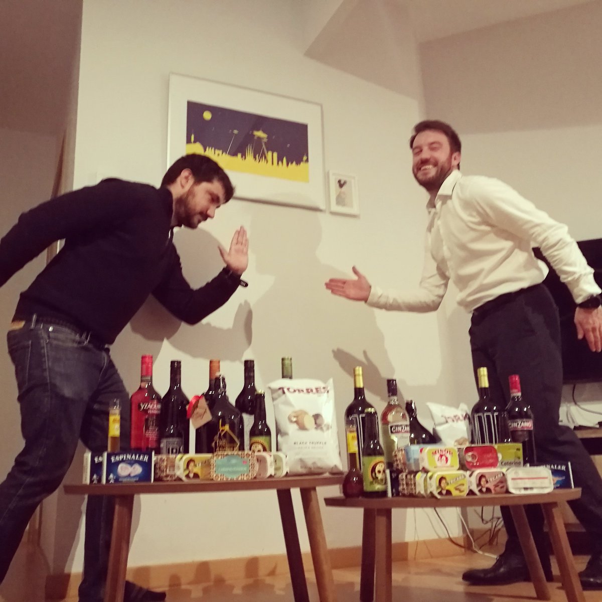 CorrerPelVermut's tweet photo. Super animats i super a punt de fer el super sorteig de la rifa de la @OITrailwalker! https://t.co/pkhxo0LpP7