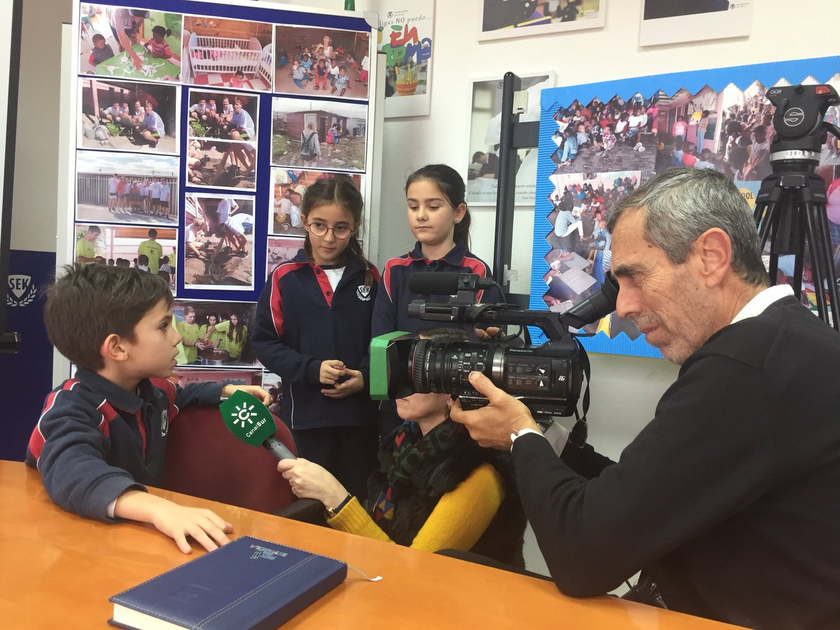 siyakulaproject's tweet photo. Today, we spoke to @canalsur about our project, together with different aged students who spoke about what Siyakula meant to them and how they had contributed to it during  the last 5/6 years! @institucionsek @wealboran @sekalboran @XanderSanchez https://t.co/SVsqicwoCD