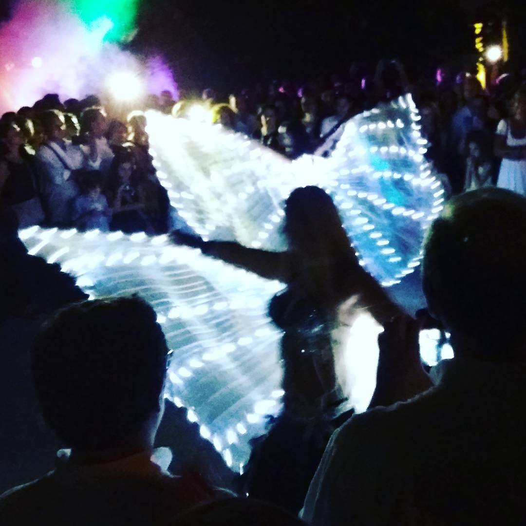 francusu's tweet photo. le #ballerine danzano con #alidifarfalla e ci incantano
#party #dancer #butterfly #coreografia #dance #butterflies #coreography #night #nightlove #nightshow #nightparty #farfalla #farfalle #wings #butterflywings #dream #girls #body #inspiration #lights #event #specialeffect #hot https://t.co/n9AGBWRcm1