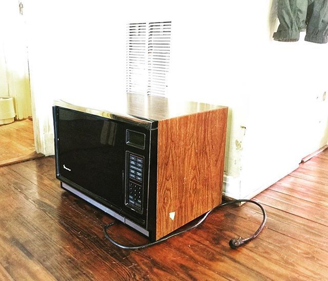 sectioncdallas's tweet photo. my #microwave // @_magicchef #sputnik #mycrowave #spacetrash #dallas https://t.co/Y1Bwk2jesy https://t.co/h3qtZXubL0