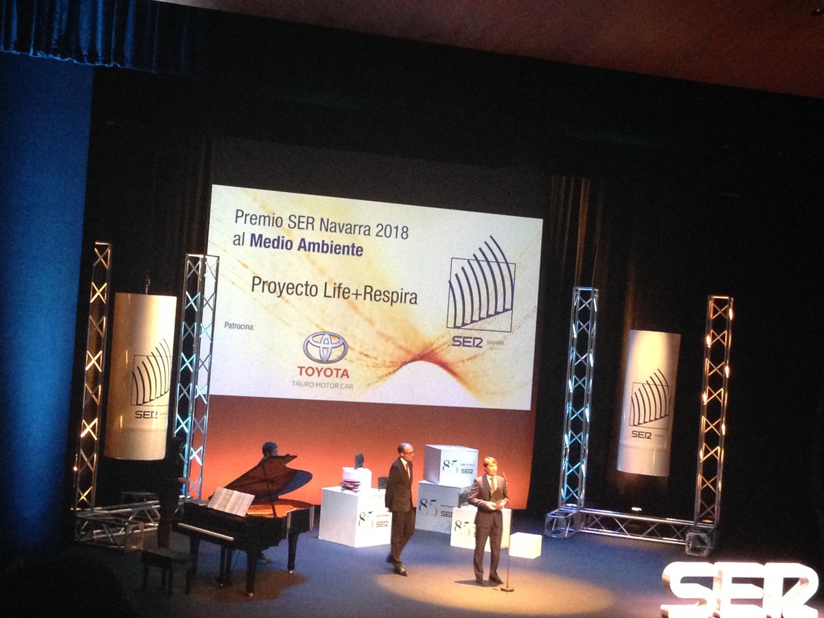 LifeRespira's tweet photo. Hoy #liferespira ha recibido el premio al medioambiente de @SERnavarraFelices de ser reconocidos por un medio de comunicación referente.  El director del proyecto, Jesús Miguel Santamaría @chusmi2 ha recogido el premio@LIFEprogramme https://t.co/c3xGmLUyn7