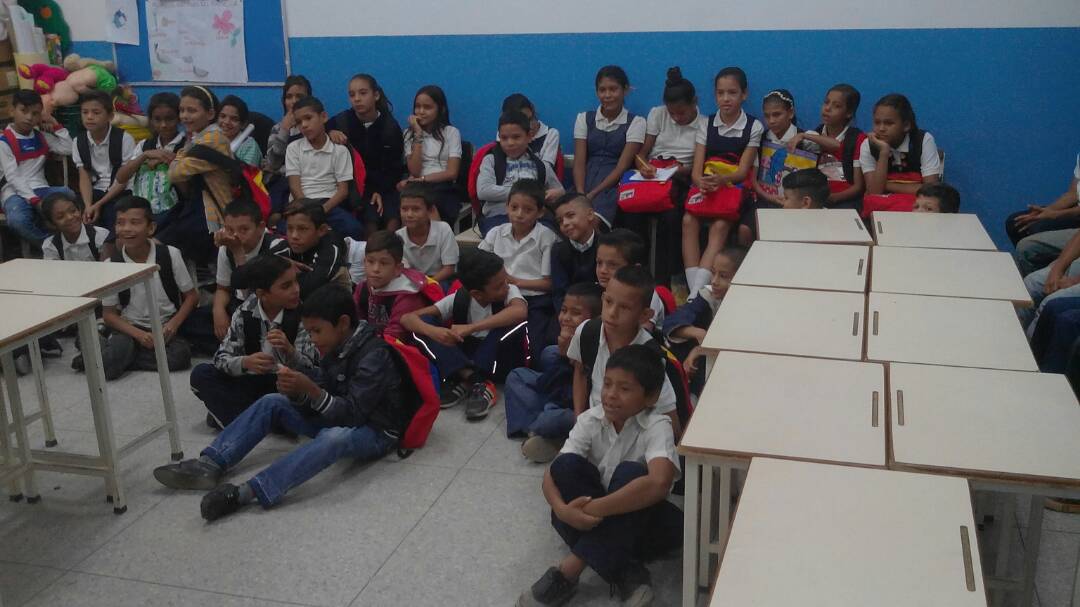 #CICPC #CICPCZULIA Dicta charla sobre Droga a los alumnos de la U. E. B. N. ZONIA MEDINA" <a href="/dgonzalezf13/">C/J Douglas Gonzalez</a> <a href="/HendrickGonza12/">Hendrick Gonzalez</a> <a href="/Abog_Rnavarro/">Com. Richard Navarro</a> <a href="/DouglasRicoVzla/">Douglas Rico</a> @Rl18678 <a href="/giovanniagv/">Msc GiovanniGonzalez</a>