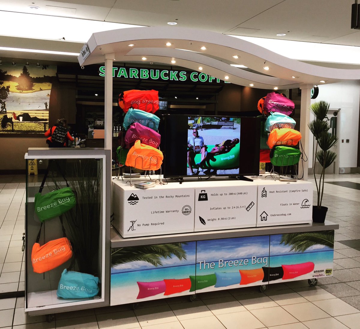leaseCartWheels's tweet photo. Exciting NEW retailer now open @TorontoPearson Terminal 3 !! Great for travelling and the beach !! #yyz #torontopearson #airport #breezebag #lounger #inflatable #toronto #✈️ #lightweight #compact https://t.co/tLpx3CQD3p