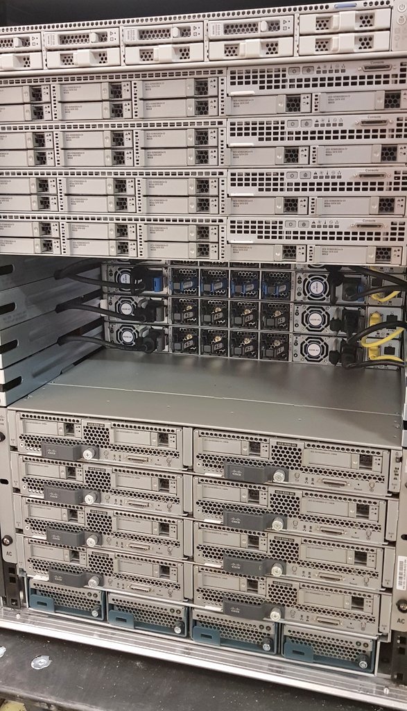 marc3nd3r's tweet photo. Added some pictures from this morning. #brandnew #NGDC in a mobile 16U rolling rack #waytocool https://t.co/IJA4Laeuzu