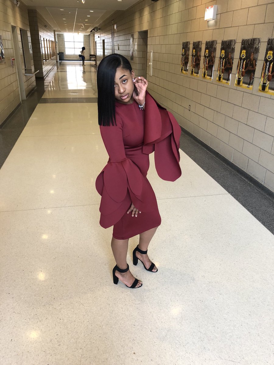 _DestinyDaShae's tweet photo. Watch out for me I’m about to GLO ✨ #SeniorSzn 🖤 https://t.co/nKIPPLmBct