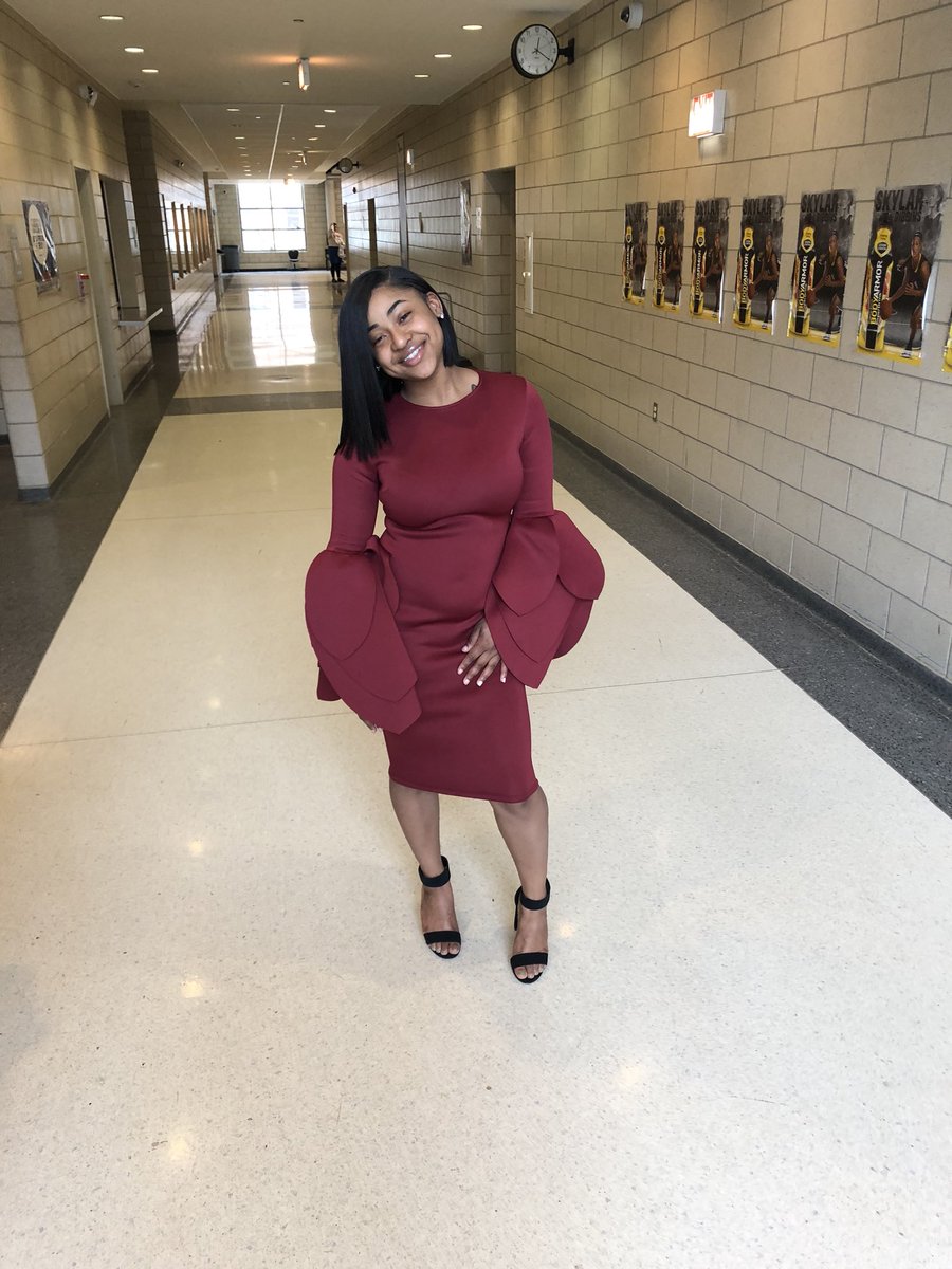 _DestinyDaShae's tweet photo. Watch out for me I’m about to GLO ✨ #SeniorSzn 🖤 https://t.co/nKIPPLmBct