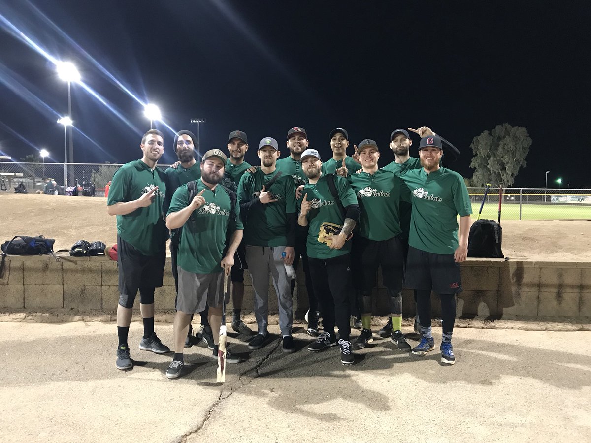 Brokebats's tweet photo. 12/6/17-1/31/18 LEAGUE CHAMPIONS!!! ⚾️🏆 https://t.co/VzWGUMdD10