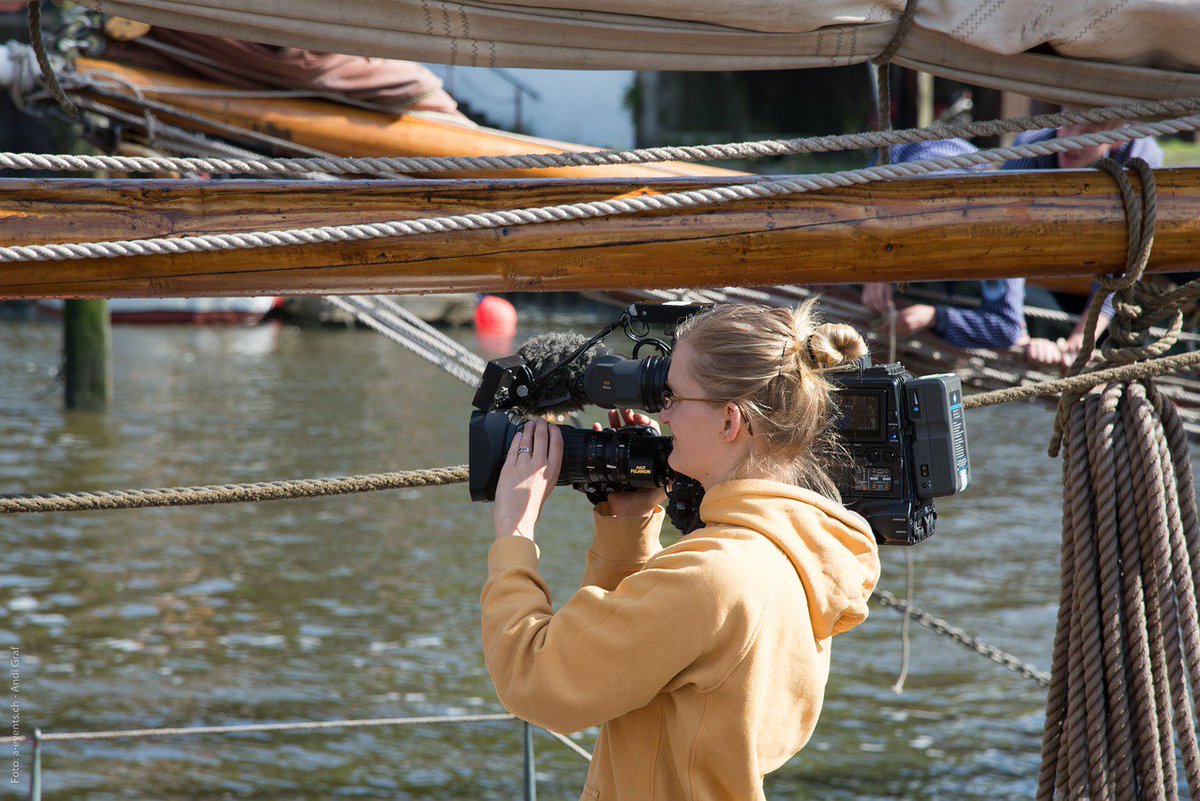 NYFA's tweet image. Do you know how to work with a #cinematographer? Here are some tips: bit.ly/2nprKka #NYFA #FilmSchool