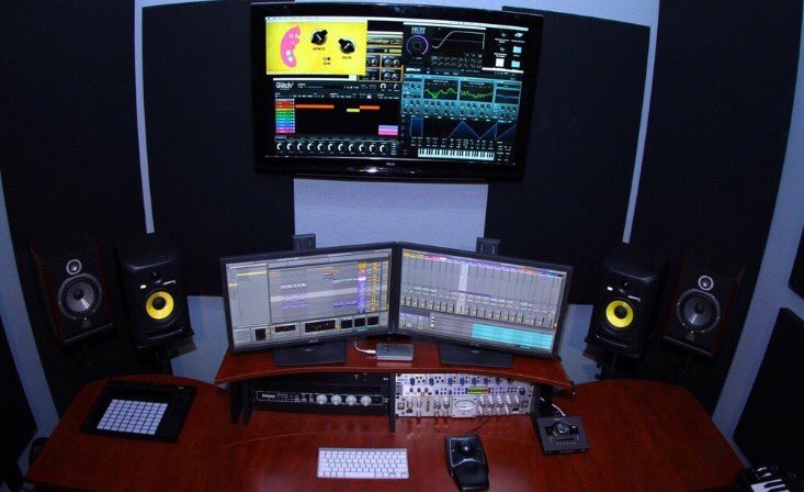 Jamnationlv's tweet image. ATTENTION ALL VEGAS: ARTISTS, PRODUCERS &amp;amp; ENGINEERS!!

Take your music to the next level with @Studio77lv 🔥🔥

Premiere recording studios right off the strip!!