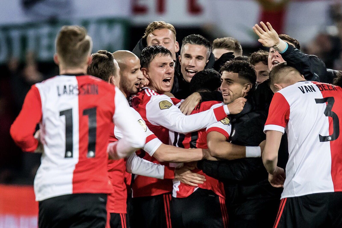 Persie_Official's tweet photo. Trots op jullie mannen! Op naar de halve finale! 

Proud of you lads! On to the semi final! 🔴⚪️ https://t.co/bvJi95MbZP