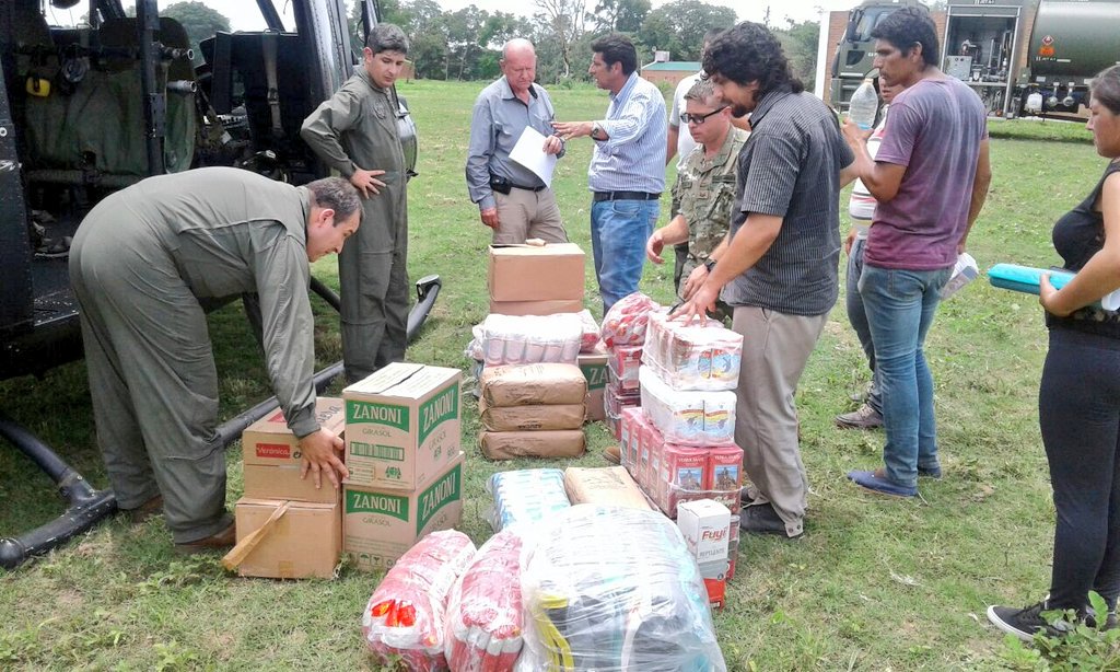 Distribución de víveres para familias afectadas por las inundaciones en El Espinillo #Chaco