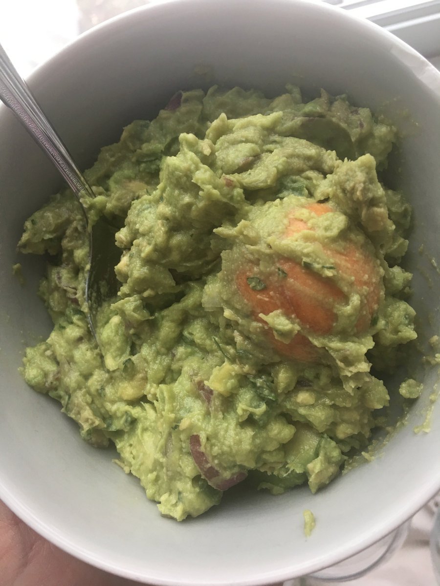 crashtestdiva's tweet photo. Episode 10 talks apps perfect for your #SuperBowl party! Although Liza won’t reveal her secret ingredient for her famous guac-- She does share that in order to keep it fresh, it’s best to keep the pit in the bowl and to put saran wrap directly on top of the guac for storage! https://t.co/kDYkFQv7nf