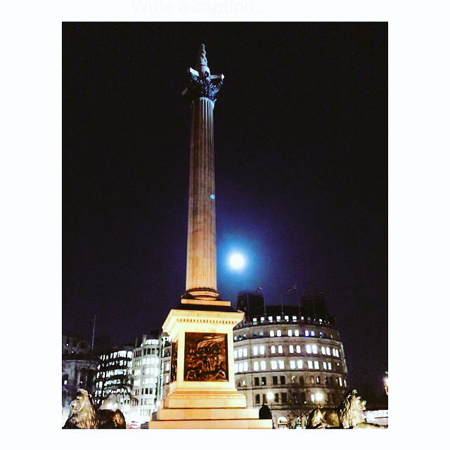 #SuperBlueBloodMoon over #Trafalgarsquare #London it's so low and vivid but I couldn't capture how magical it is ! 💙❤️🇬🇧