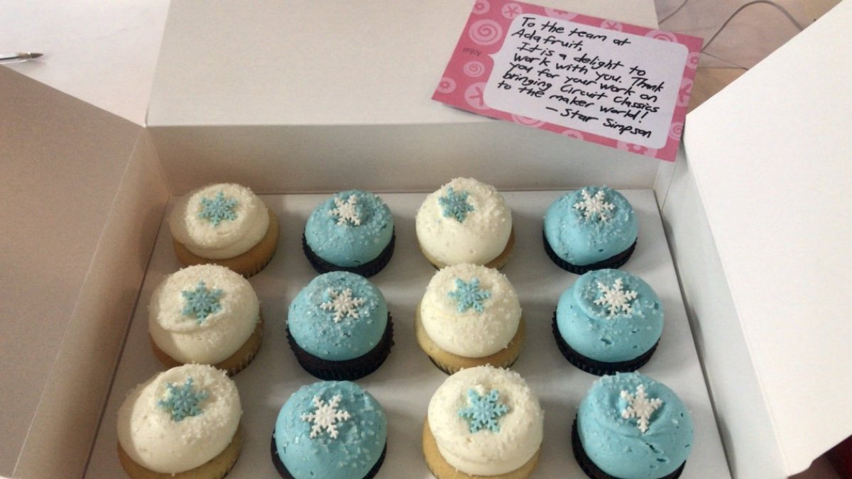 stellastriegel's tweet image. Thanks to @starsandrobots for the delicious cupcakes she sent to the @adafruit kitting team back in December. Very thoughtful #CircuitClassics