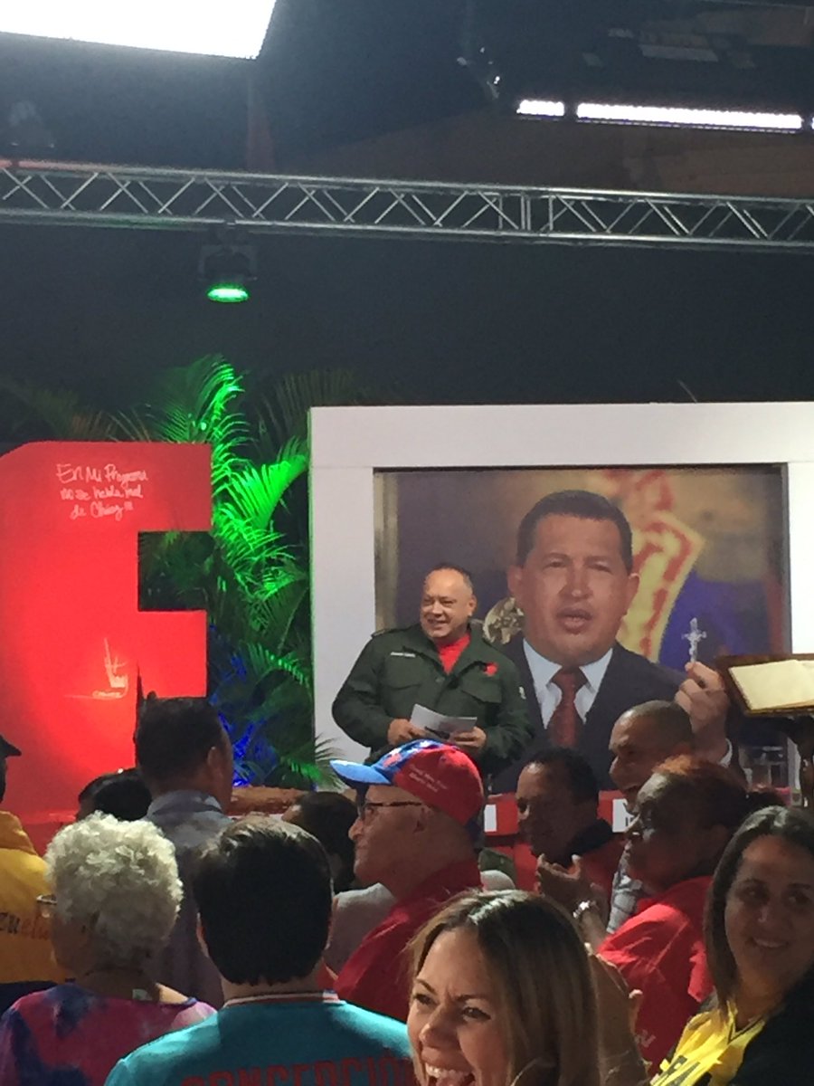 Desde Maracay apoyando  <a href="/ConElMazoDando/">Con el Mazo Dando</a> con nuestro <a href="/dcabellor/">Diosdado Cabello R</a> siempre leales  #4FPorAhoraYParaSiempre