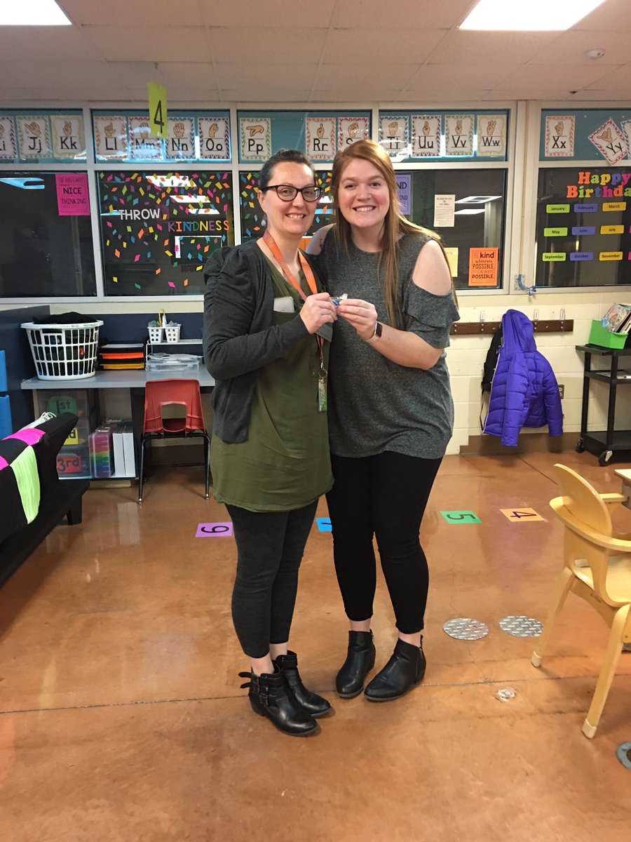 ReedAcademyFS's tweet photo. So excited to give @RRMonday the #Powerof1SPS pin. She plays such a vital role at @ReedAcademy1. She is the BEST Sped Department Chair &amp; is always doing what is best for our students. Thank you for having such a big, kind, caring heart &amp; loving our kiddos! @officialSPS @spsETC https://t.co/xRXj9zlBi7