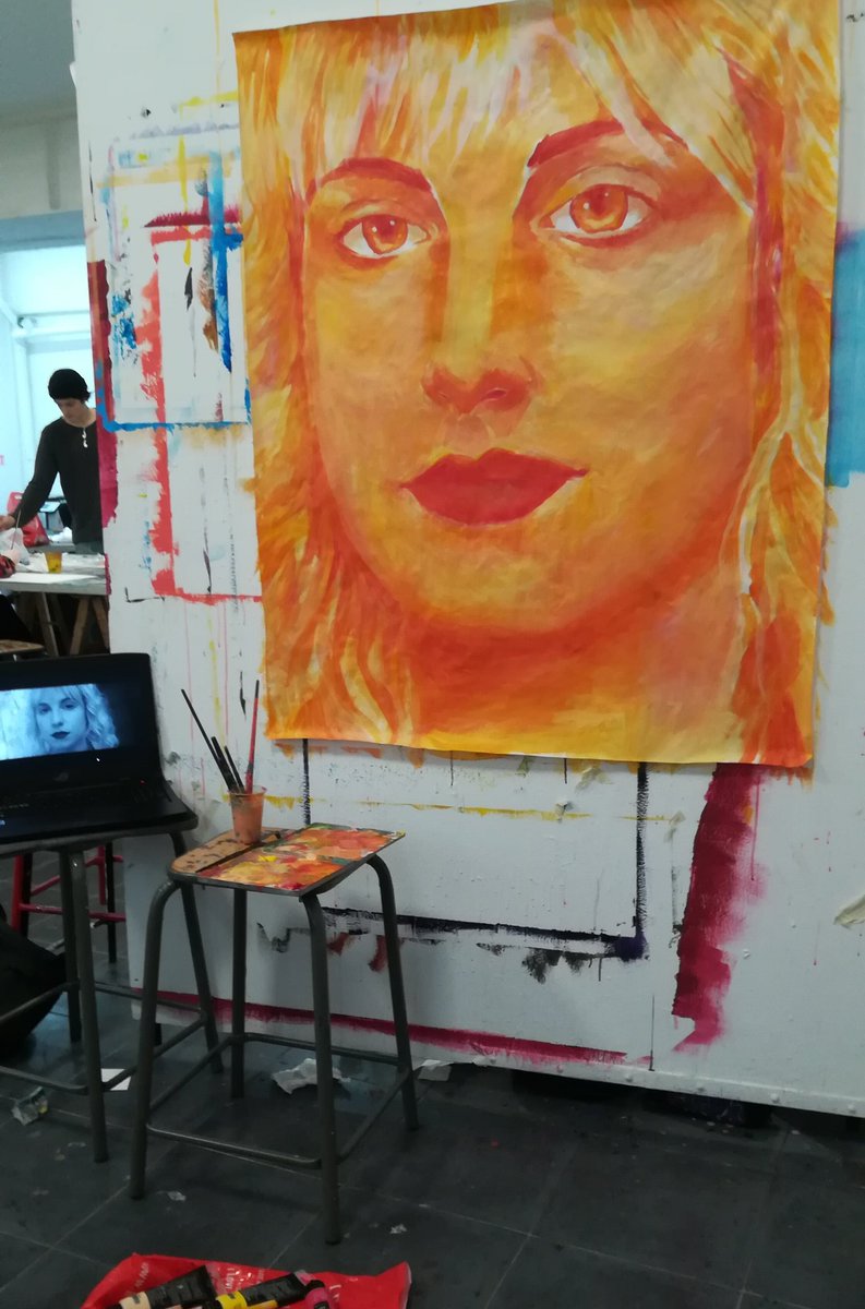 MeeloIsTrying's tweet image. Way too rainy here ☂️😣 let me bring you some sun and colors 💛 painting/portrait of @yelyahwilliams ! You're a light for a lot of people, warm colors fit you perfectly ☀️ 🌻🙂 #paramore #painting