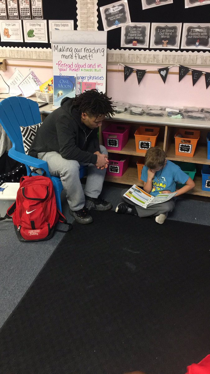 mrsknipfel_mms's tweet photo. Mexico basketball visited our second grade class this morning and listened to some readers!! #HelpingEveryoneSucceed https://t.co/PXcYVUfLHP