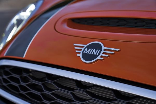 BarrettsMINI's tweet photo. A change is coming to MINI. What do you think of the new MINI Wings?
Love them or leave them?
#MINI #MINIUK #MINIWings #newcar #2018 https://t.co/tPS2Q3okYt