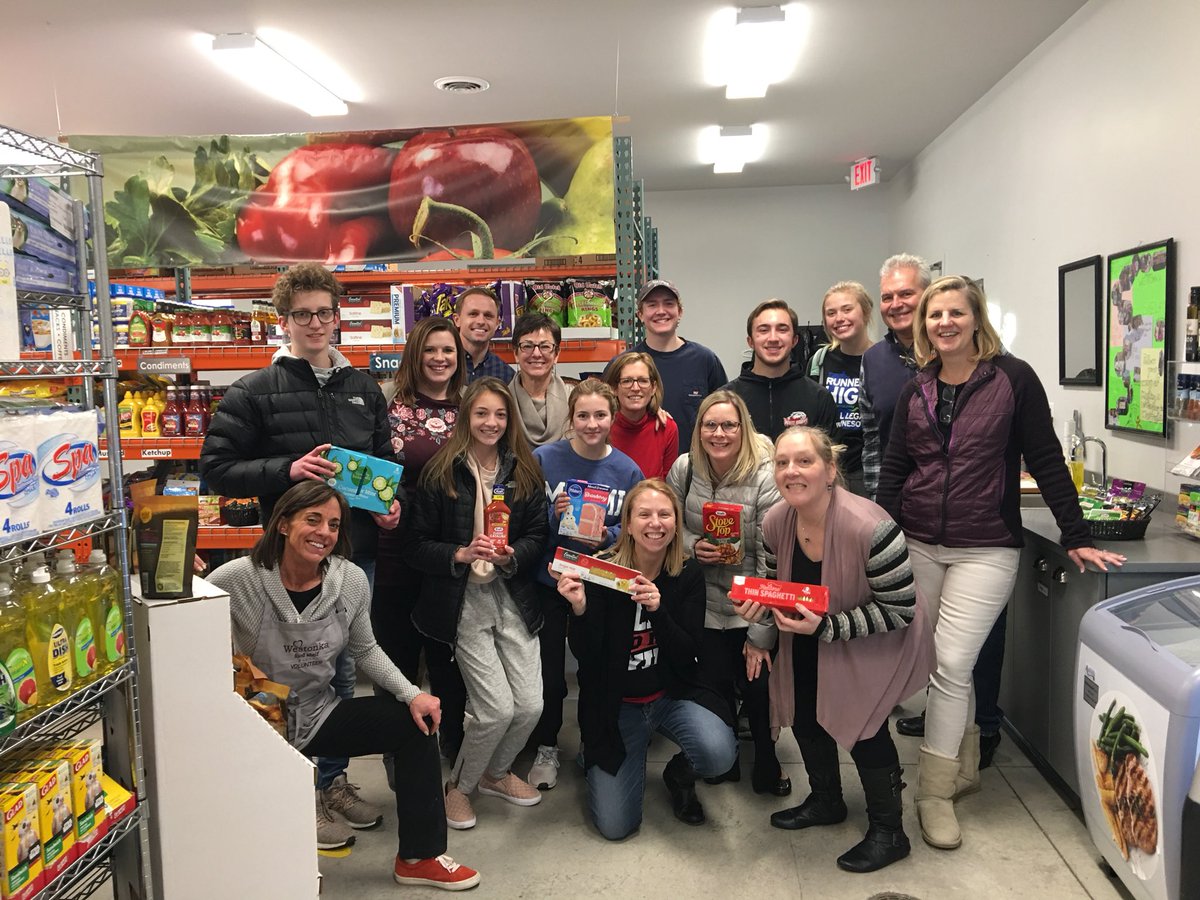 WestonkaDECA's tweet photo. S/O and Thanks to @MoundWestonkaHS staff and students for helping at the Westonka Food Shelf tonight! #MWHSPride #WestonkaPride #GivingBack https://t.co/m0rnrpVnlt