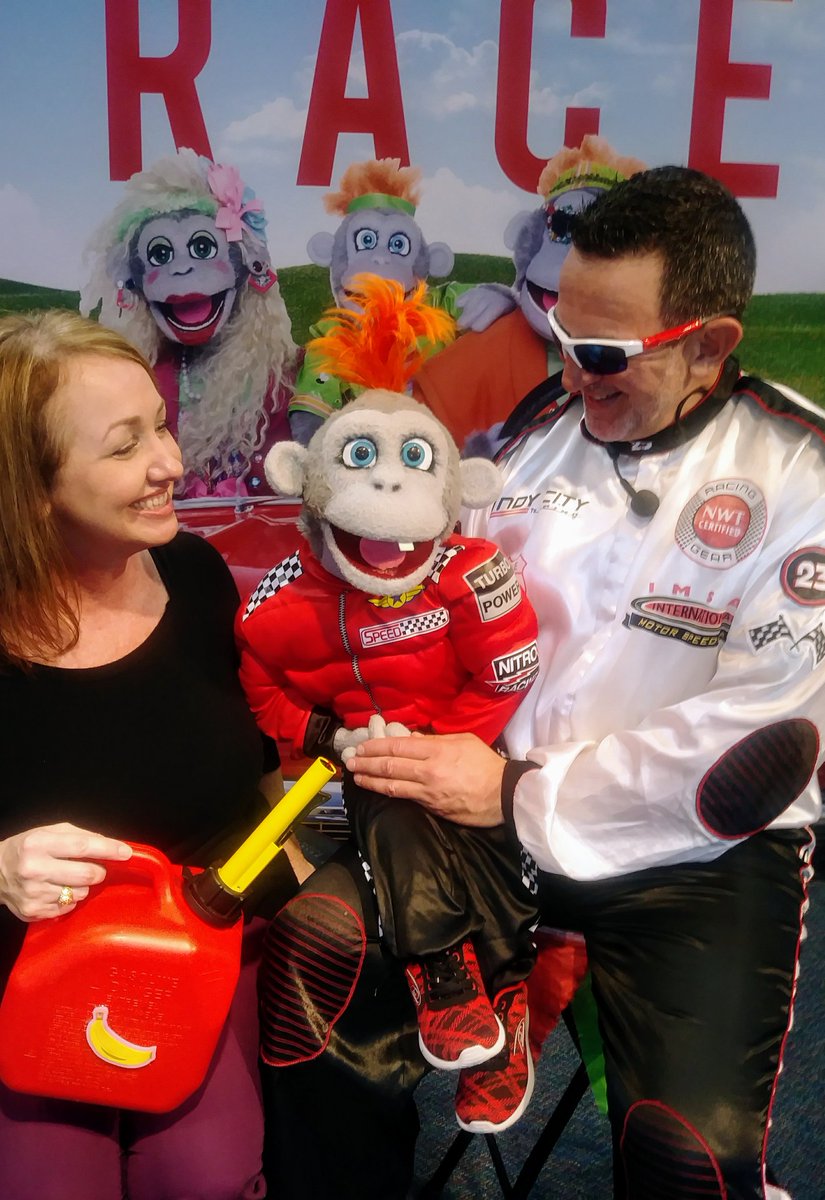 Hamilton Elementary welcomed me today. We are celebrating "KINDNESS WEEK". Thank you P.T.O.
#kindness 
#NanaPuddin
#DennisLeeLive
#DennisLeeProductions