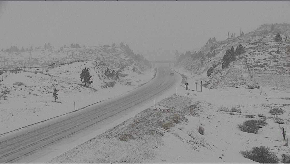 NWSBillings's tweet photo. 1/31 5pm: Snow showers making for slick travel home in spots. Slow down and allow extra time to get to your destination. Image #US87 Bull Mountains per #MontanaDOT #MTwx https://t.co/WWDBtNNvQi