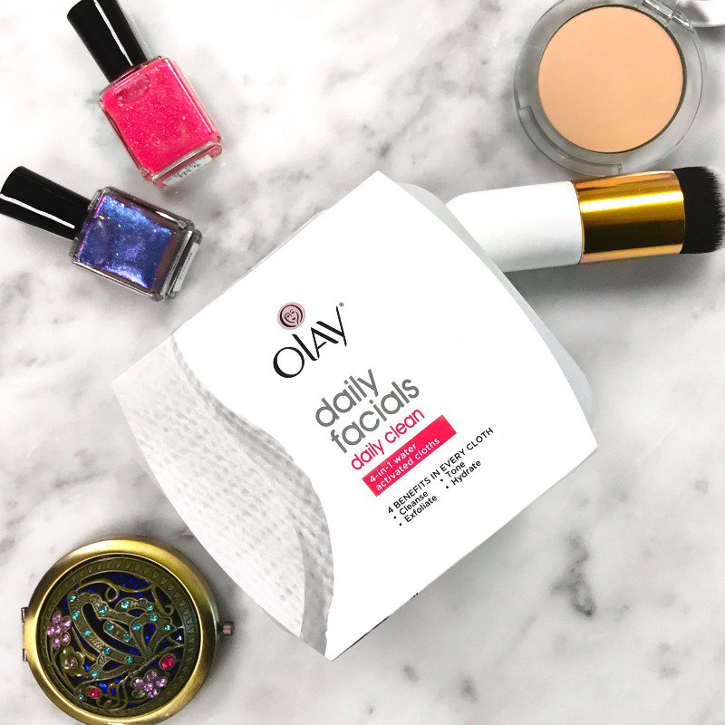 #AD I've been using <a href="/OlaySkin/">OLAY</a> for awhile now, and it's been perfect for my skin! Celebrities are starting to catch on too! Click the link to find out who!  spr.ly/Olay_People #olay