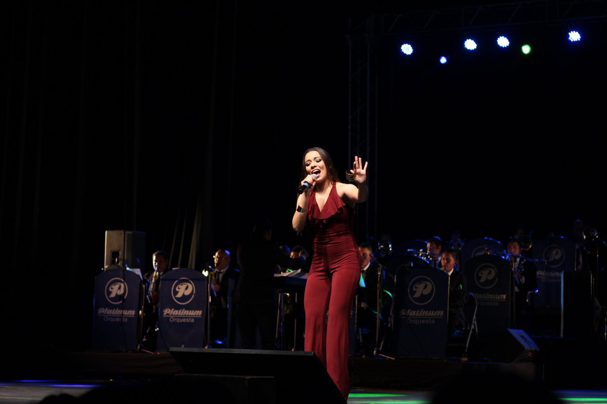 PlatinumOrquest's tweet photo. Florence Umaña quien fue parte de los #artistas invitados en el pasado #concierto. #cantante #cantantes #singer #orquesta #show41 #GVpB https://t.co/SyXwcLt31b