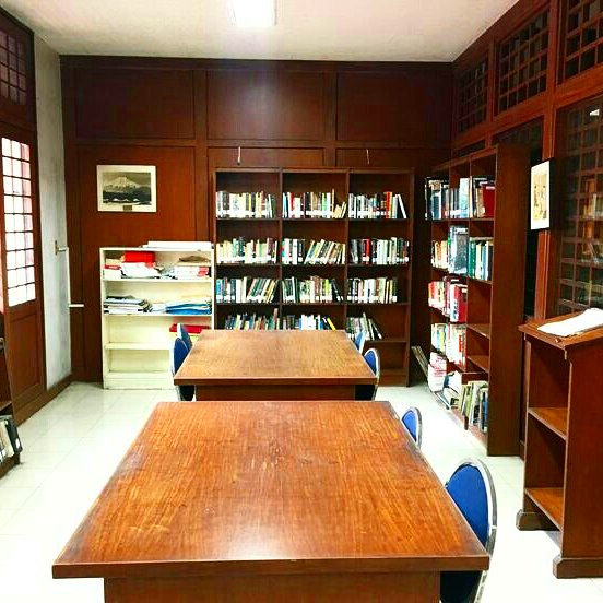 PNULib's tweet photo. PNU Library is happy to announce that we have here our Japanese Collections that contains different collections of books and items about the Japanese. #WondersinPNULibrary https://t.co/FeCwmZO7Bc