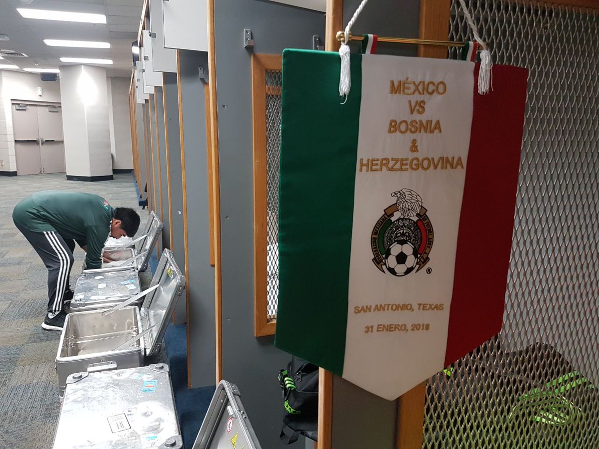 miseleccionmx's tweet photo. A menos de dos horas para el 🇲🇽🆚🇧🇦...

¡Ya hay movimiento en los vestidores!

#SoyMéxico https://t.co/CGGwtBWH4w