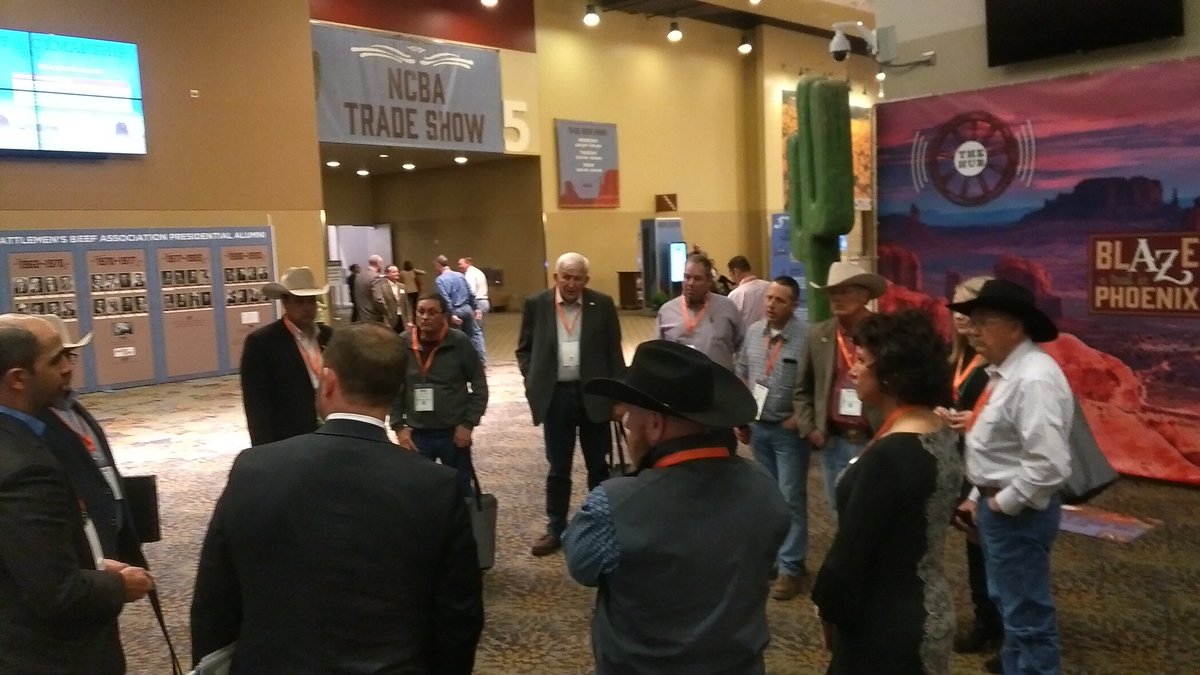 S_Buchta's tweet photo. US - Canada beef producers talking common issues face-to-face at #CattleCon18 @SaskCattlemens @CattlemenMN @albertabeef @CanCGMPLS @CanCattlemen

North Dakota, Iowa, Minnesota, Saskatchewan, Alberta agree #NAFTAWorks 

#WestCdnAg https://t.co/DxNkPHSuxk