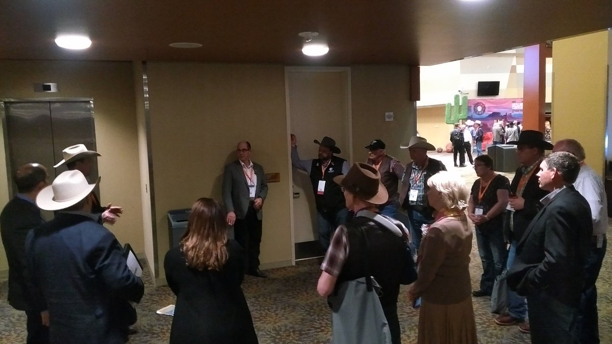 S_Buchta's tweet photo. US - Canada beef producers talking common issues face-to-face at #CattleCon18 @SaskCattlemens @CattlemenMN @albertabeef @CanCGMPLS @CanCattlemen

North Dakota, Iowa, Minnesota, Saskatchewan, Alberta agree #NAFTAWorks 

#WestCdnAg https://t.co/DxNkPHSuxk