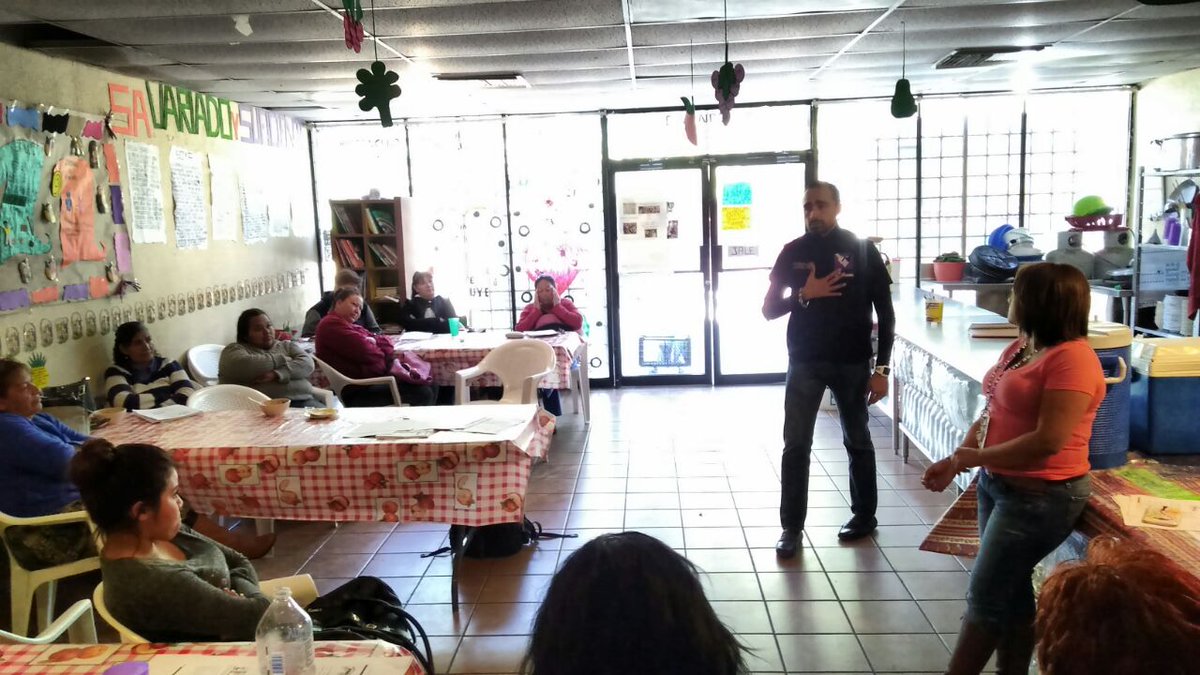 zurdo_chavez's tweet photo. Capacitación a Equipo de Voluntarias de Comedores Comunitarios por Reglas de Operación y llenado correcto de formatos 2018!!!!!!!
#TeInvitoAComer 
#TeamChihuahua https://t.co/MNIm1nwTVR