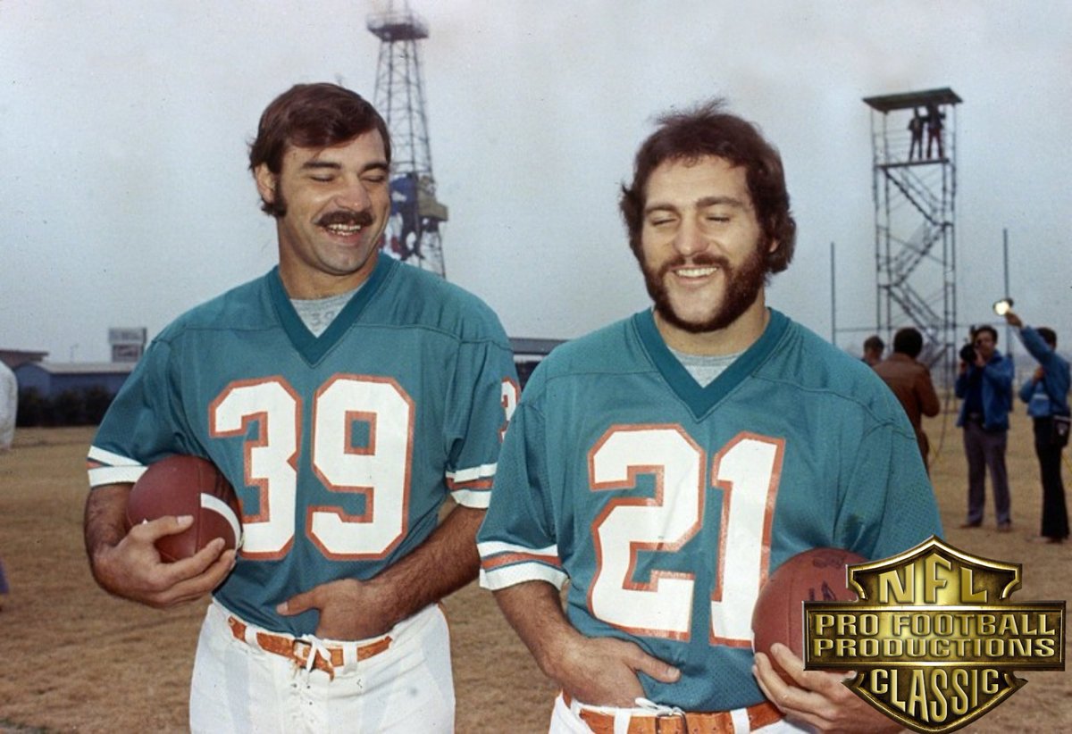 NFLclassic's tweet photo. #NFLclassic #KeepingOurCommitment - Keeping the Memories of Profootball's past alive around the World!!! https://t.co/FcMb8pKZj3